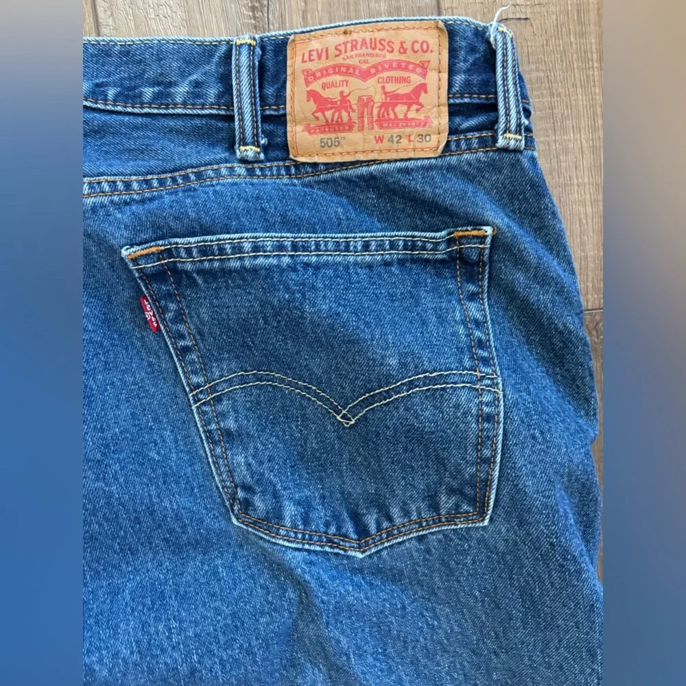 Levis men’s 505 jeans medium wash EUC W42 L30